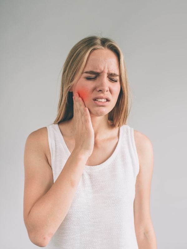 Girl with an aching tooth